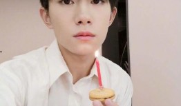 易烊千玺摄影师爆料视频,镜头下的青春风采